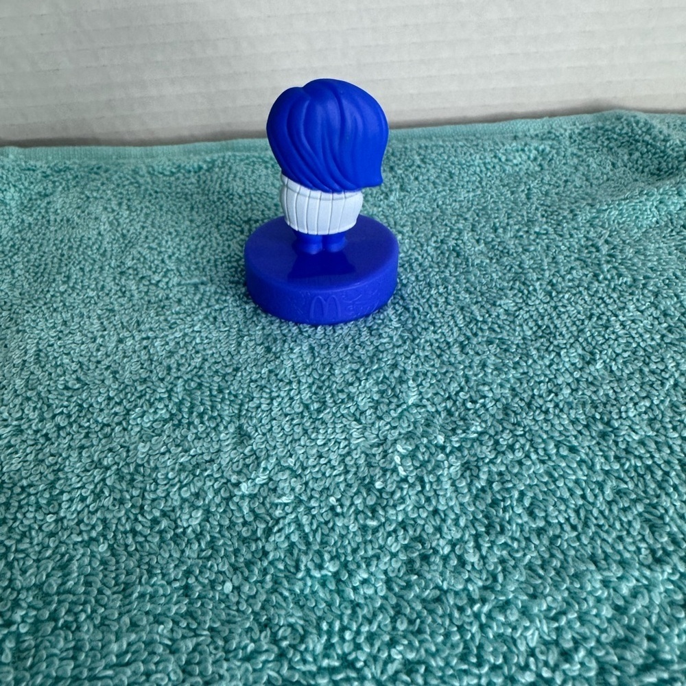 McDonald's Blue Action Figure - Picture 2 of 5